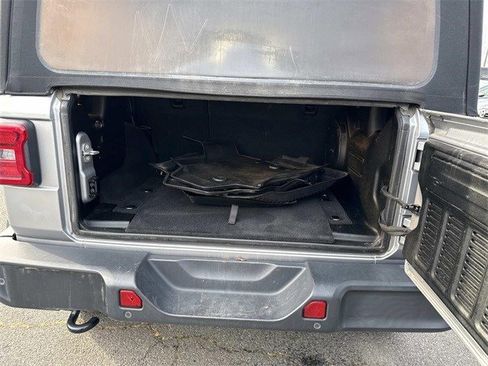 Used 2019 Jeep Wrangler Unlimited Sahara image 12