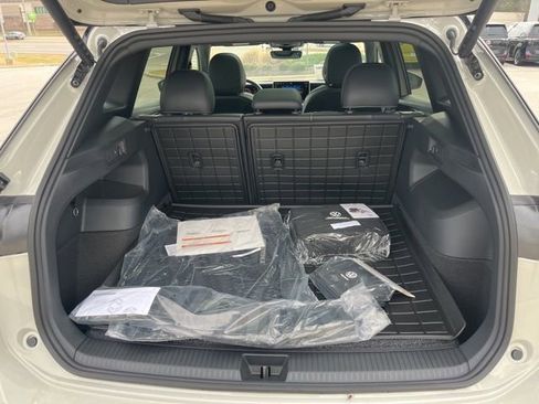 New 2026 Volkswagen Tiguan SE R-Line FWD image 23