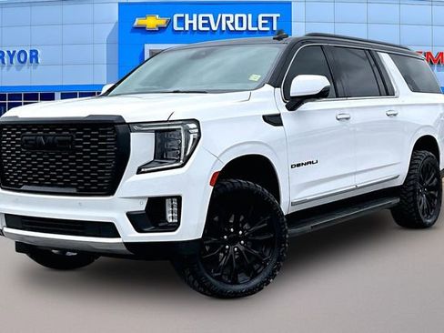 Used 2024 GMC Yukon XL Denali image 3