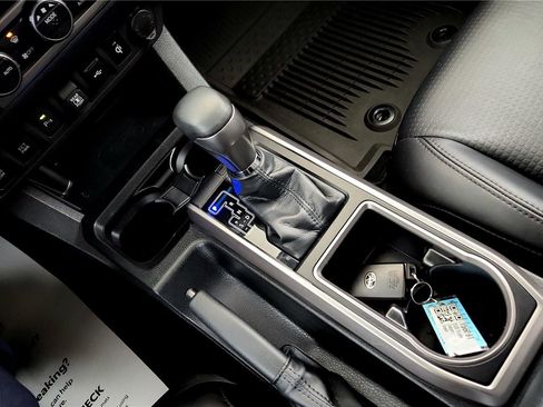 Used 2023 Toyota Tacoma Limited image 20