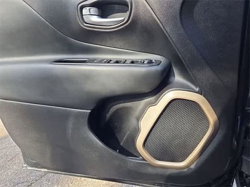 Used 2017 Jeep Renegade Trailhawk image 29