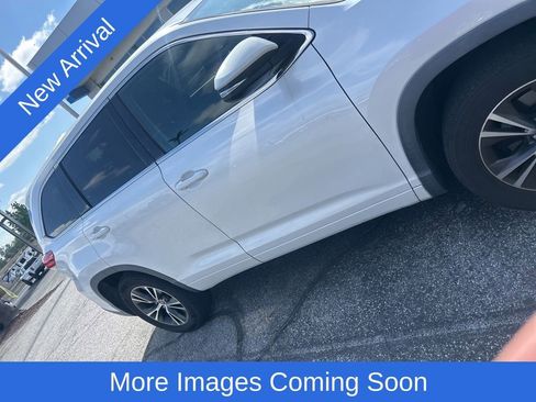 Used 2017 Toyota Highlander LE FWD image 25