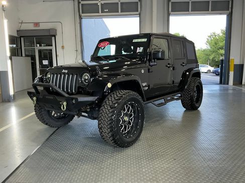 Used 2018 Jeep Wrangler Unlimited Sahara AWD/4WD image 2