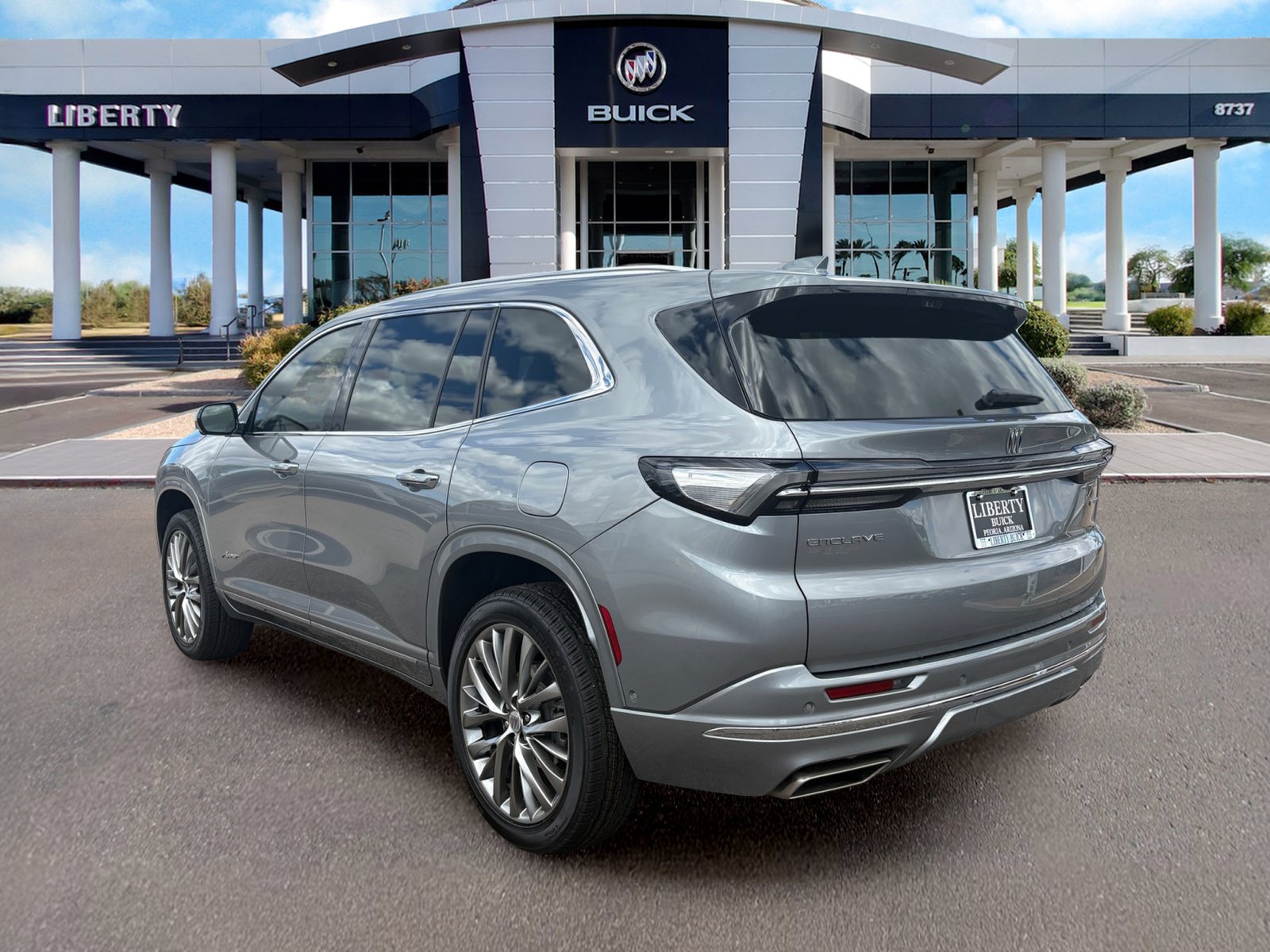 Used 2025 Buick Enclave Avenir w/ Super Cruise Package FWD image 5