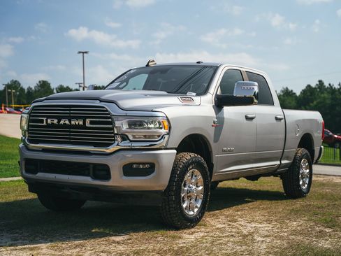 Used 2024 RAM 2500 Laramie w/ Safety Group AWD/4WD image 3