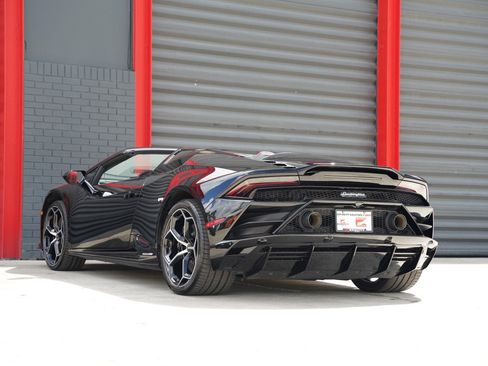 Used 2020 Lamborghini Huracan EVO image 15