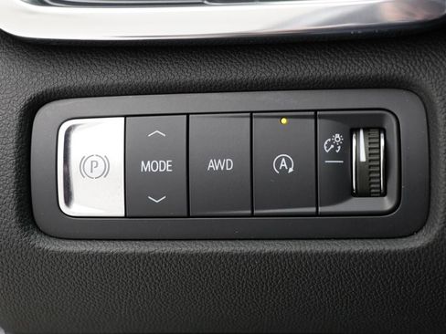 Used 2025 GMC Acadia Elevation image 25