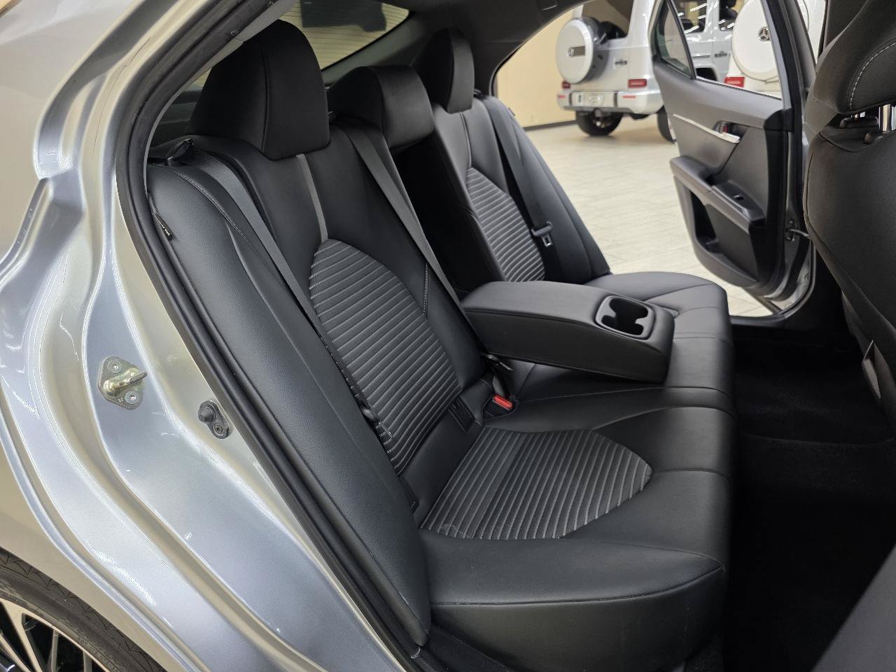 Used 2019 Toyota Camry SE w/ Convenience Package FWD image 22