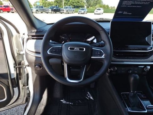 Used 2024 Jeep Compass Latitude AWD/4WD image 13