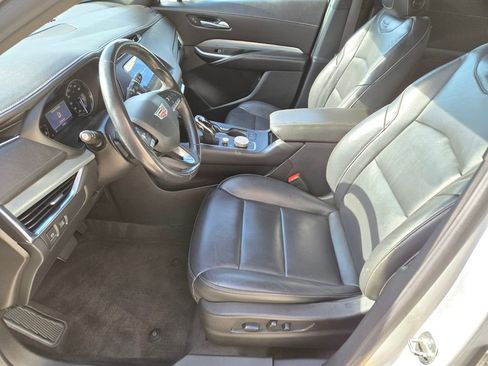 Used 2022 Cadillac XT4 Premium Luxury w/ Safety Alert Package FWD image 12