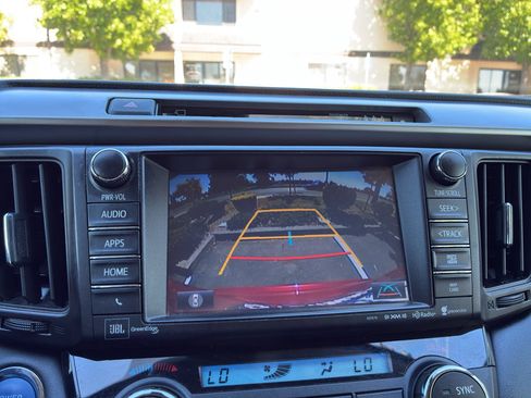 Used 2018 Toyota RAV4 Limited w/ Advanced Technology Package AWD/4WD image 31