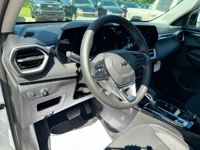 New 2026 Chevrolet TrailBlazer LT w/ Midnight Edition FWD image 12