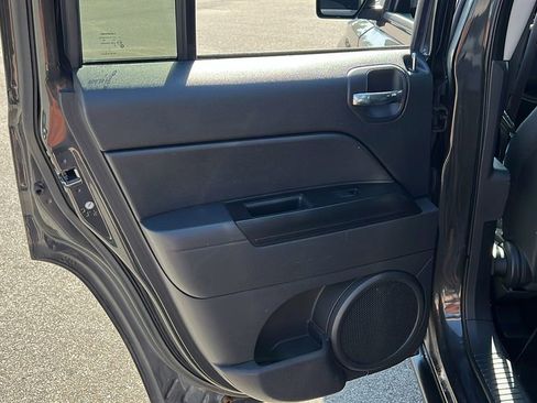 Used 2010 Jeep Patriot Sport AWD/4WD image 27