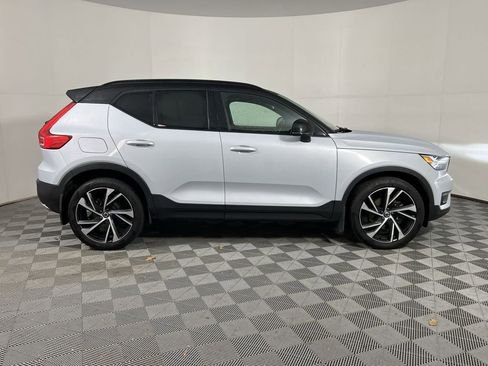 Used 2020 Volvo XC40 T5 R-Design image 9