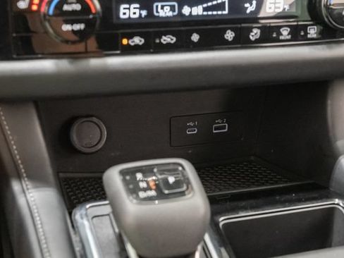 Used 2023 Nissan Pathfinder SV AWD/4WD image 19