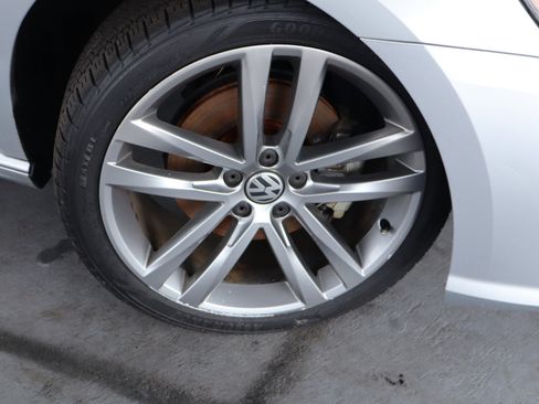 Used 2017 Volkswagen Passat 1.8T R-Line image 3