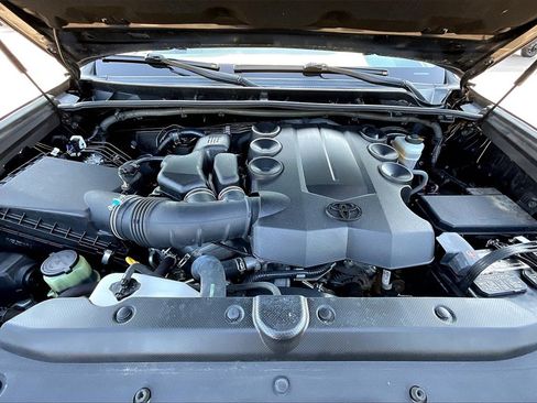 Used 2018 Toyota 4Runner SR5 Premium image 9