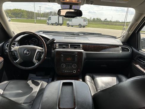 Used 2011 GMC Sierra 2500 Denali w/ Suspension Package, Off-Road AWD/4WD image 13