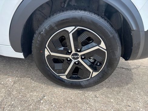 Used 2026 Kia Niro LX FWD image 28
