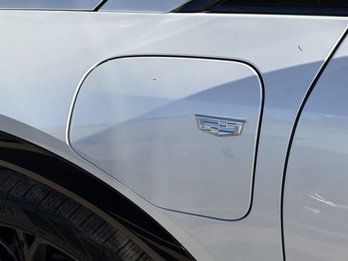 Certified 2025 Cadillac Optiq Sport 1 w/ LPO, ONYX Package AWD/4WD image 11