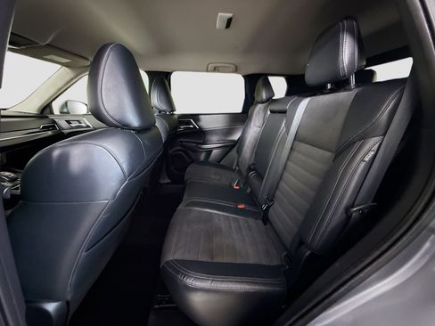 Used 2022 Mitsubishi Outlander SE image 25