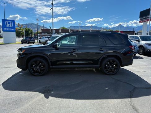 Used 2025 Honda Pilot Black Edition image 9