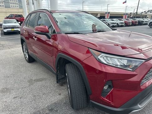 Used 2019 Toyota RAV4 Limited w/ Cold Weather Package FWD image 1
