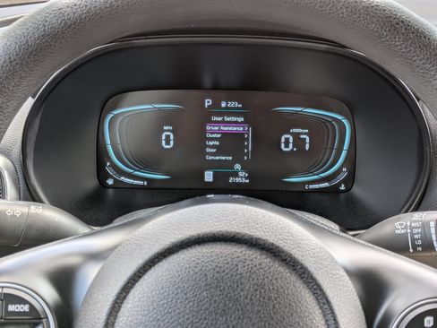 Used 2025 Kia Soul LX w/ LX Technology Package FWD image 20