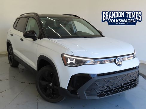 New 2026 Volkswagen Taos SE FWD image 1