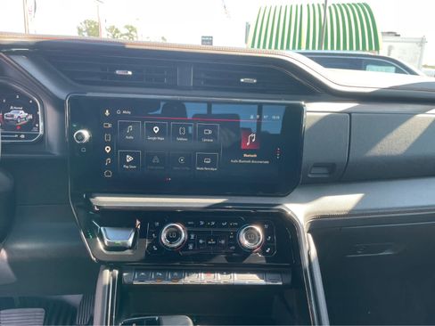 Used 2025 GMC Sierra 1500 AT4 w/ AT4 Premium Package AWD/4WD image 16