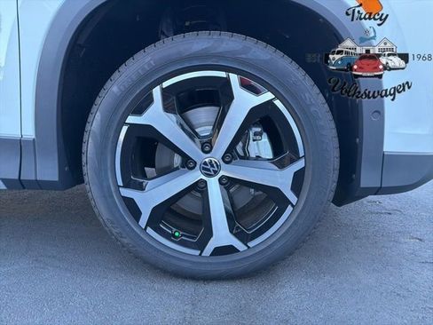 New 2026 Volkswagen Tiguan SE image 9