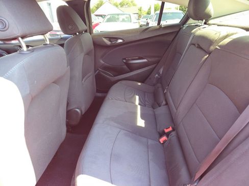 Used 2017 Chevrolet Cruze LT image 38