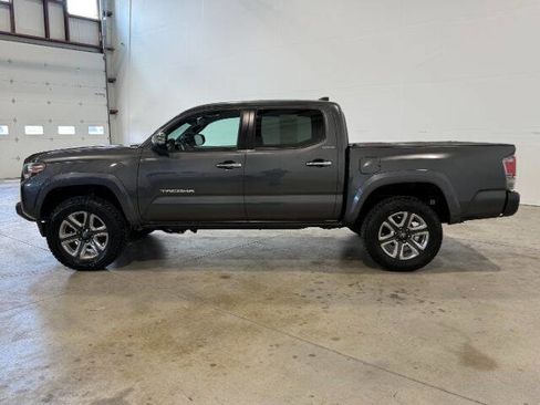 Used 2017 Toyota Tacoma Limited w/ Tow Package AWD/4WD image 11