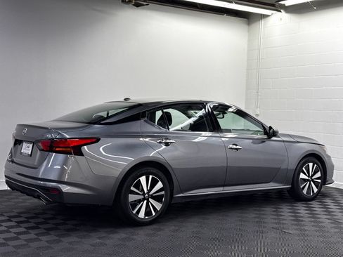 Used 2020 Nissan Altima 2.5 SV FWD image 2
