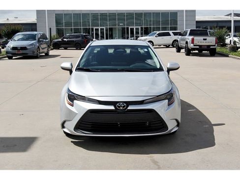 Used 2026 Toyota Corolla LE FWD image 8