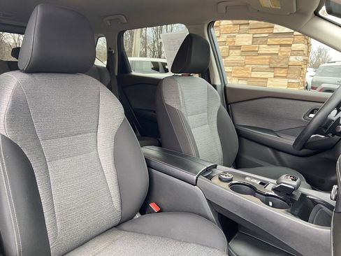 Used 2023 Nissan Rogue SV image 31