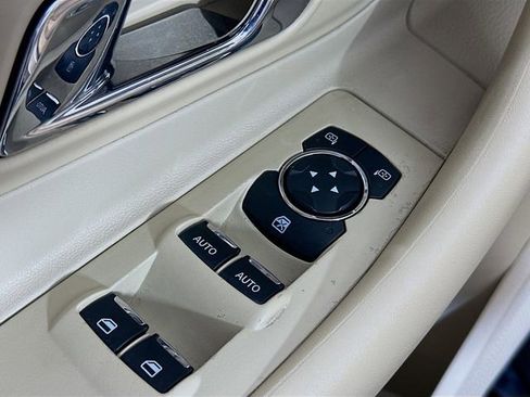 Used 2018 Ford Taurus Limited image 7