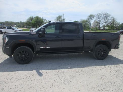 New 2026 GMC Sierra 2500 AT4 w/ AT4 Premium Plus Package image 9