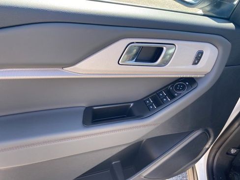 New 2025 Ford Explorer Active w/ Active Comfort Package image 17