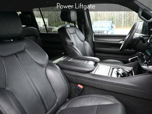 Used 2024 Jeep Wagoneer Series III image 30
