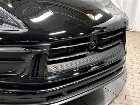 Used 2024 Porsche Macan image 33