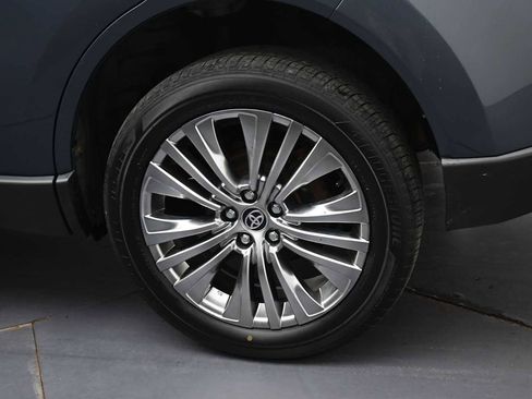 Used 2021 Toyota Venza XLE w/ Softex Package AWD/4WD image 5