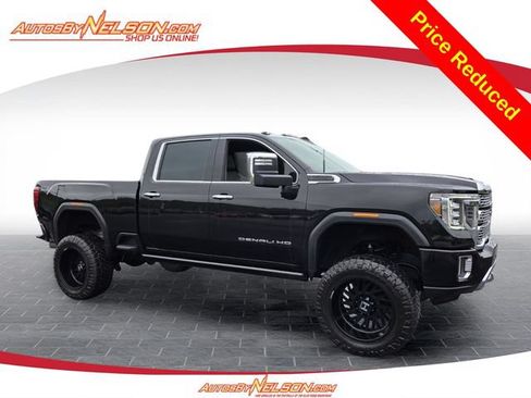 Used 2023 GMC Sierra 2500 Denali w/ Denali Black Diamond Edition AWD/4WD image 1