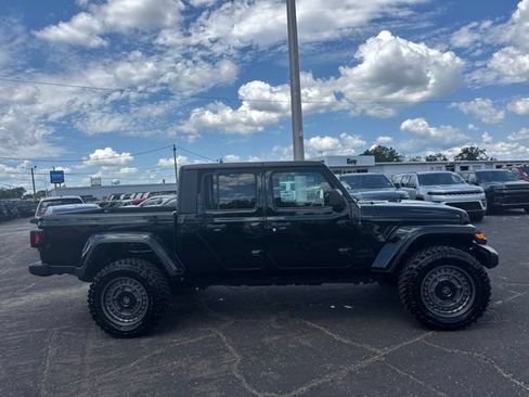 Used 2022 Jeep Gladiator Sport AWD/4WD image 2