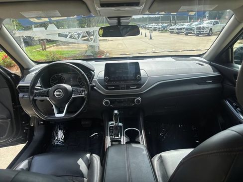 Used 2024 Nissan Altima 2.5 SR FWD image 41