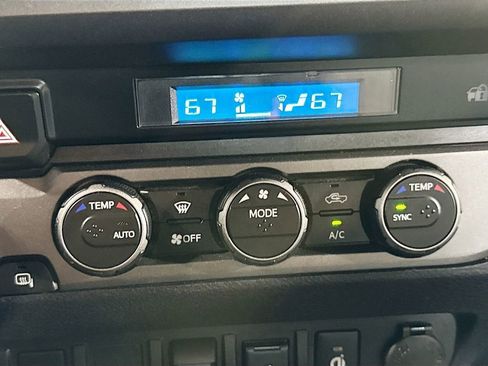 Used 2022 Toyota Tacoma TRD Sport image 19