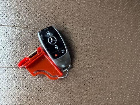 Used 2017 Mercedes-Benz E 300 image 54