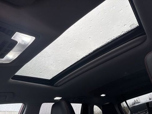 Used 2019 Toyota Highlander SE image 12