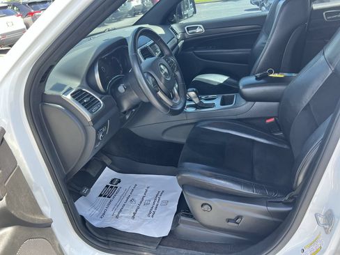 Used 2018 Jeep Grand Cherokee Altitude RWD image 16
