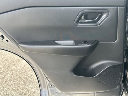 Used 2024 Nissan Rogue S image 21